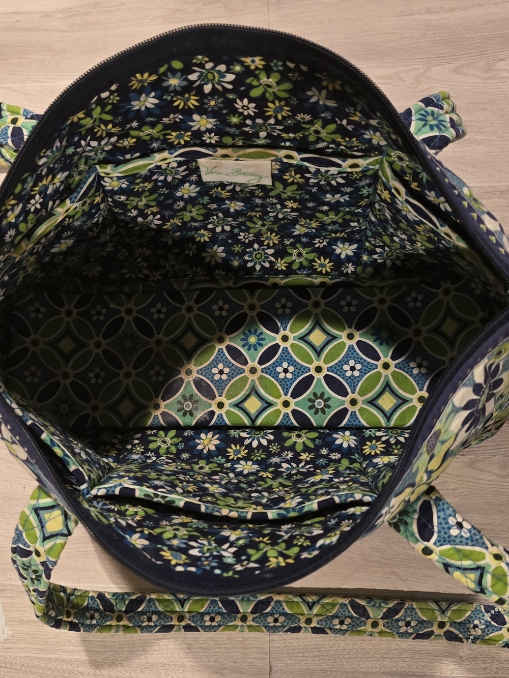 Vera Bradley Retired Daisy Daisy Navy, Blue & Lime Quilted Shoulder Bag. - Picture 5 of 9